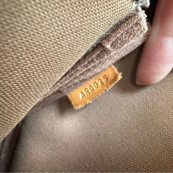 ✅AUTHENTIC✅LOUIS VUITTON ACCESSORY CROSSBODY BAG - Picture 10 of 11